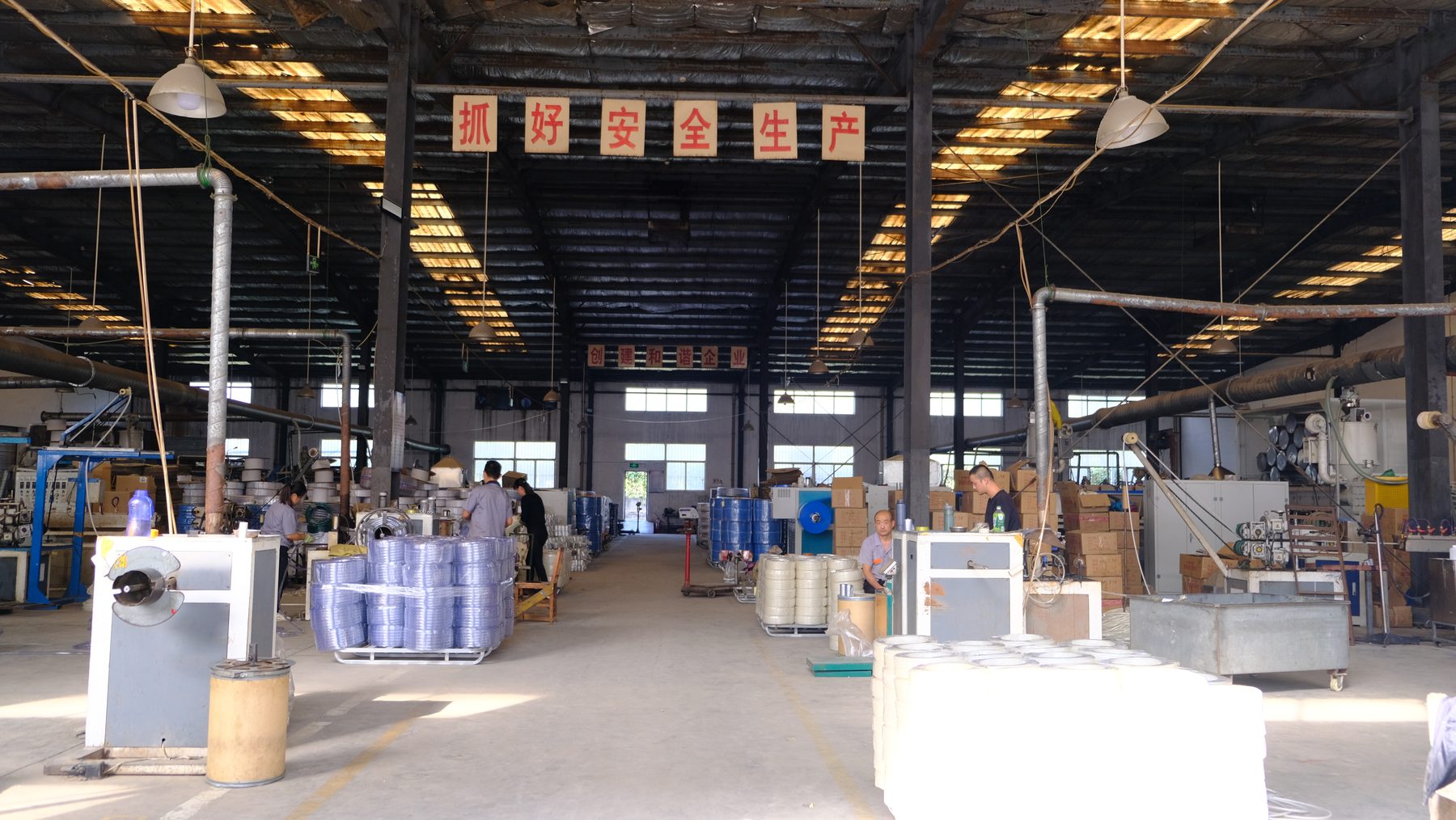 Yi'an PVC hose factory workshop in Weifang, China